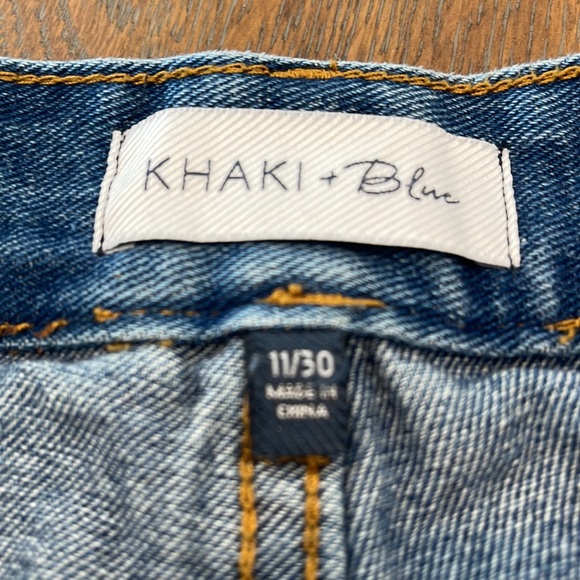 🌟3/$15🌟NWOT. KHAKI and Blue, denim Shorts. Size 11 - Picture 3 of 8